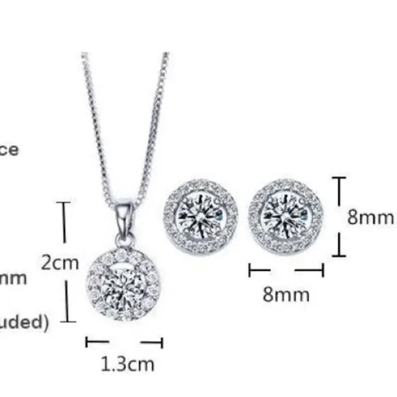 The Dainty Solitaire pendant necklace and stud earrings set in sterling silver - Picture 6 of 6